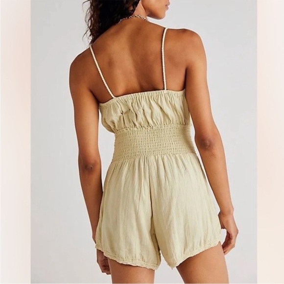 NWT Jens Pirate Booty Gauzy Cotton Smocked Cut Out Romper Celery Green Size XS - Picture 9 of 9